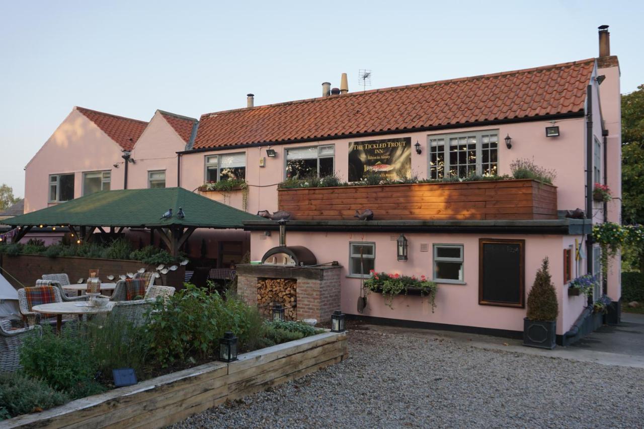The Tickled Trout Inn Bilton-In-Ainsty ยอร์ค ภายนอก รูปภาพ